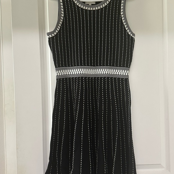 Milly Dresses & Skirts - Milly Black and White Patterned Midi Dress